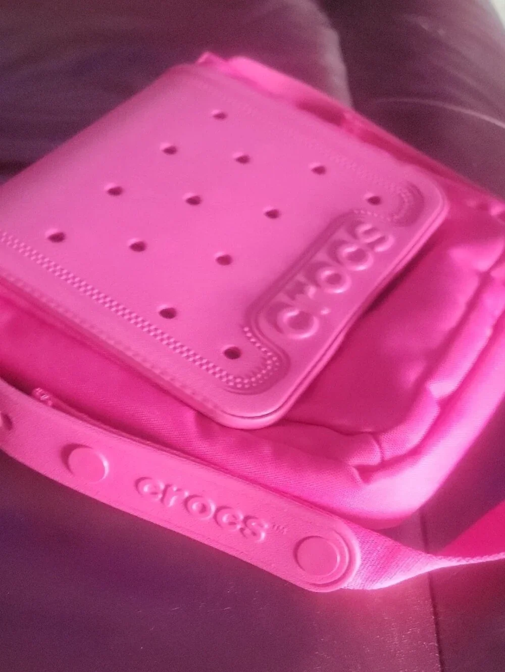 CROCS Hot Pink Crossbody Bag with Adjustable Strap - Picture 6 of 6